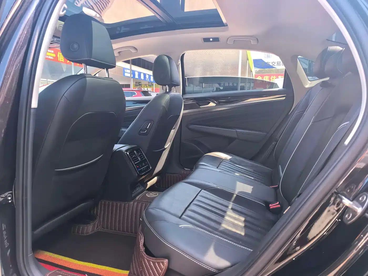 2022 Volkswagen Passat 330TSI Starry Sky Luxury Edition — миниатюра 5