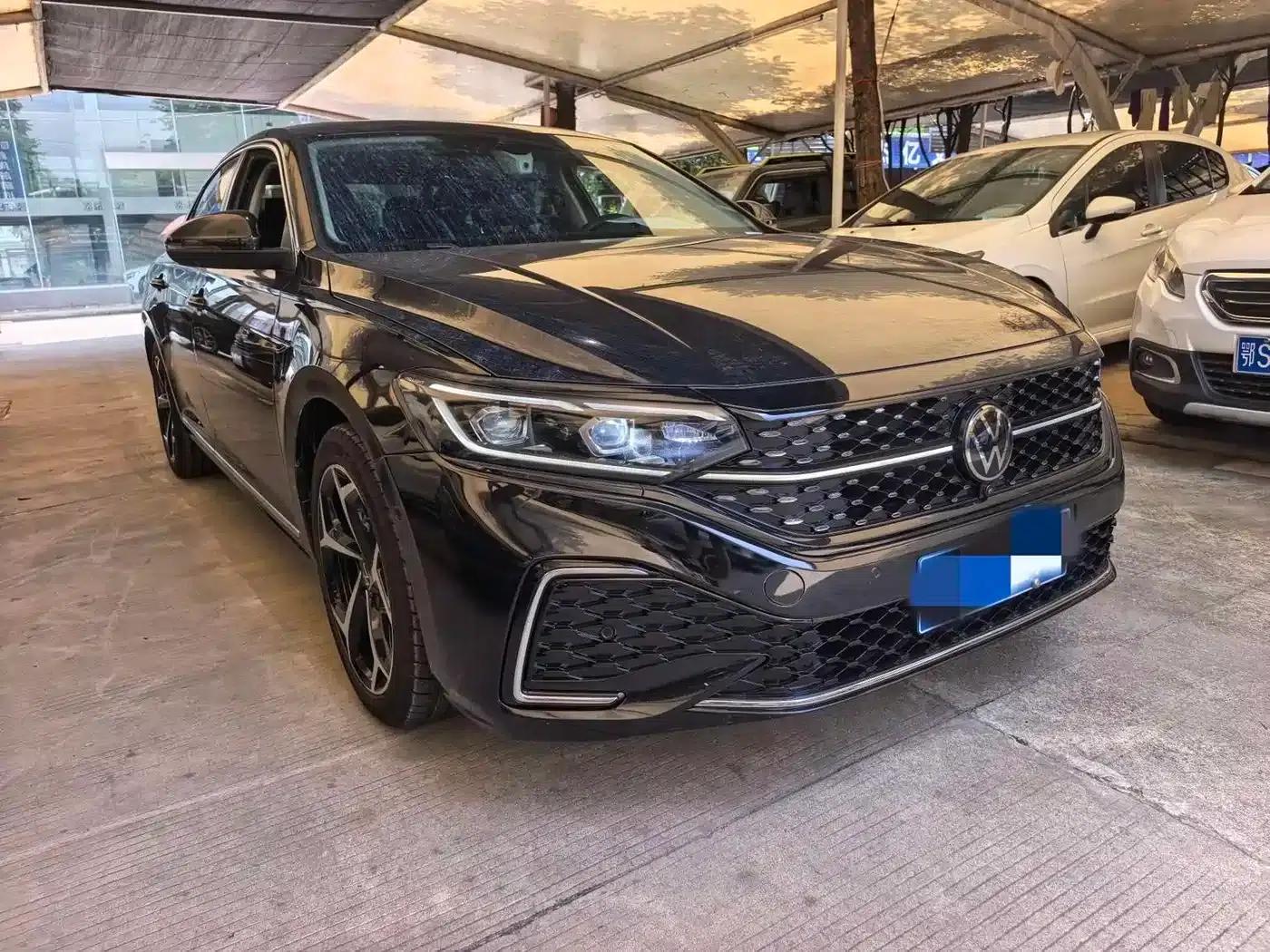 2023 Volkswagen Passat 330TSI Starry Sky Luxury Edition — миниатюра 3