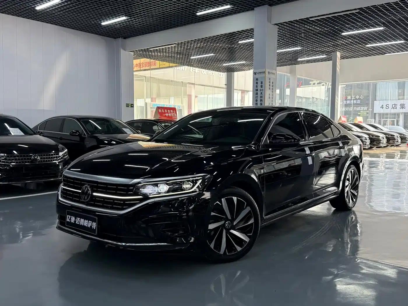 2023 Passat Facelift 330TSI Luxury Edition — миниатюра 1