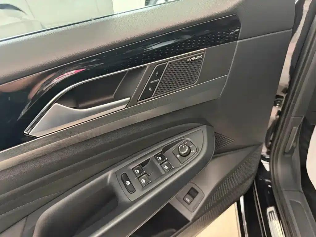 2022 Volkswagen Passat 330TSI Starry Sky Elite Edition — миниатюра 6