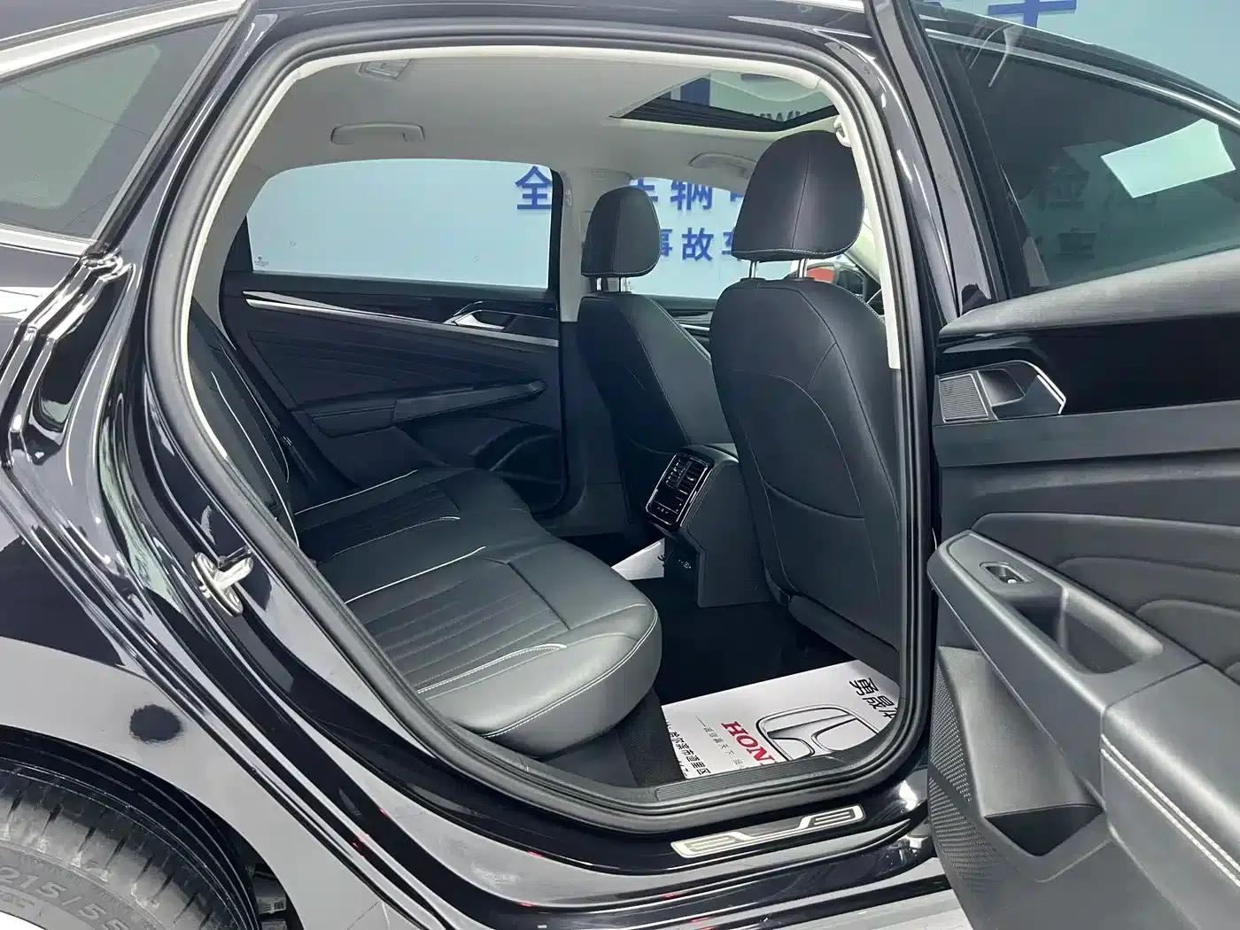 2022 Passat 280TSI Elite Edition — миниатюра 10
