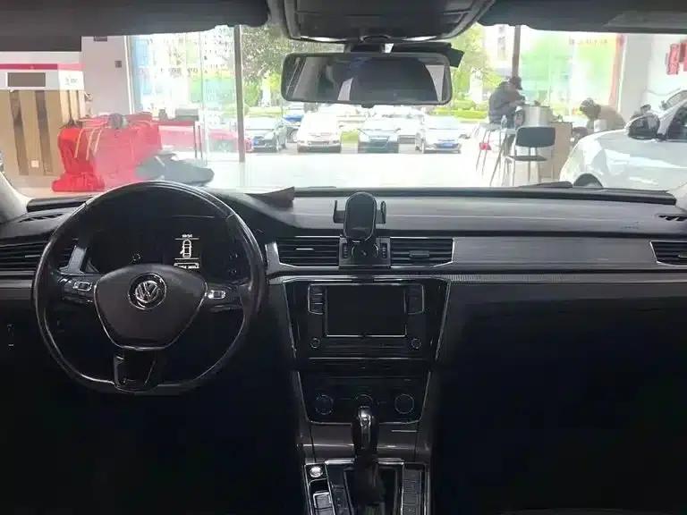 2017 Passat 330TSI DSG Premium Edition — миниатюра 5