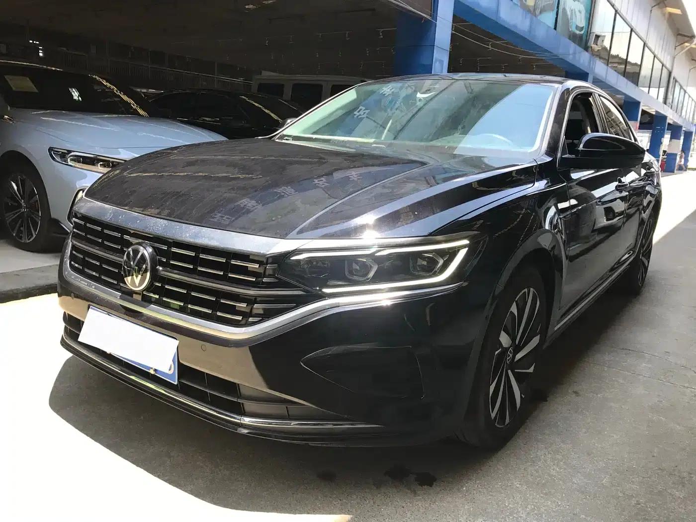 2022 Passat 330TSI Luxury Edition — миниатюра 1