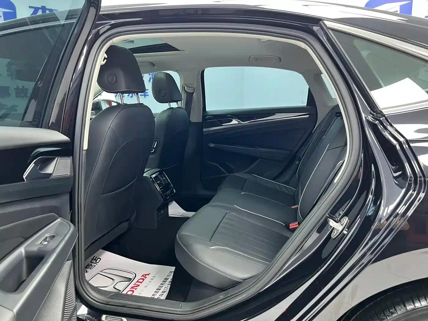 2022 Passat 280TSI Elite Edition — миниатюра 8