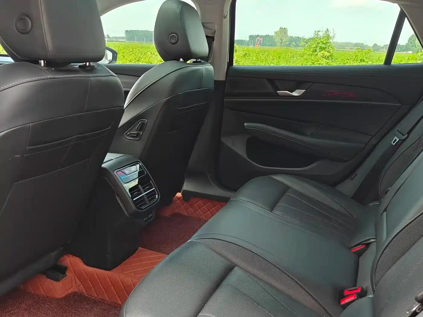 2025 Volkswagen Passat Pro 380TSI Dragon Edition — миниатюра 8