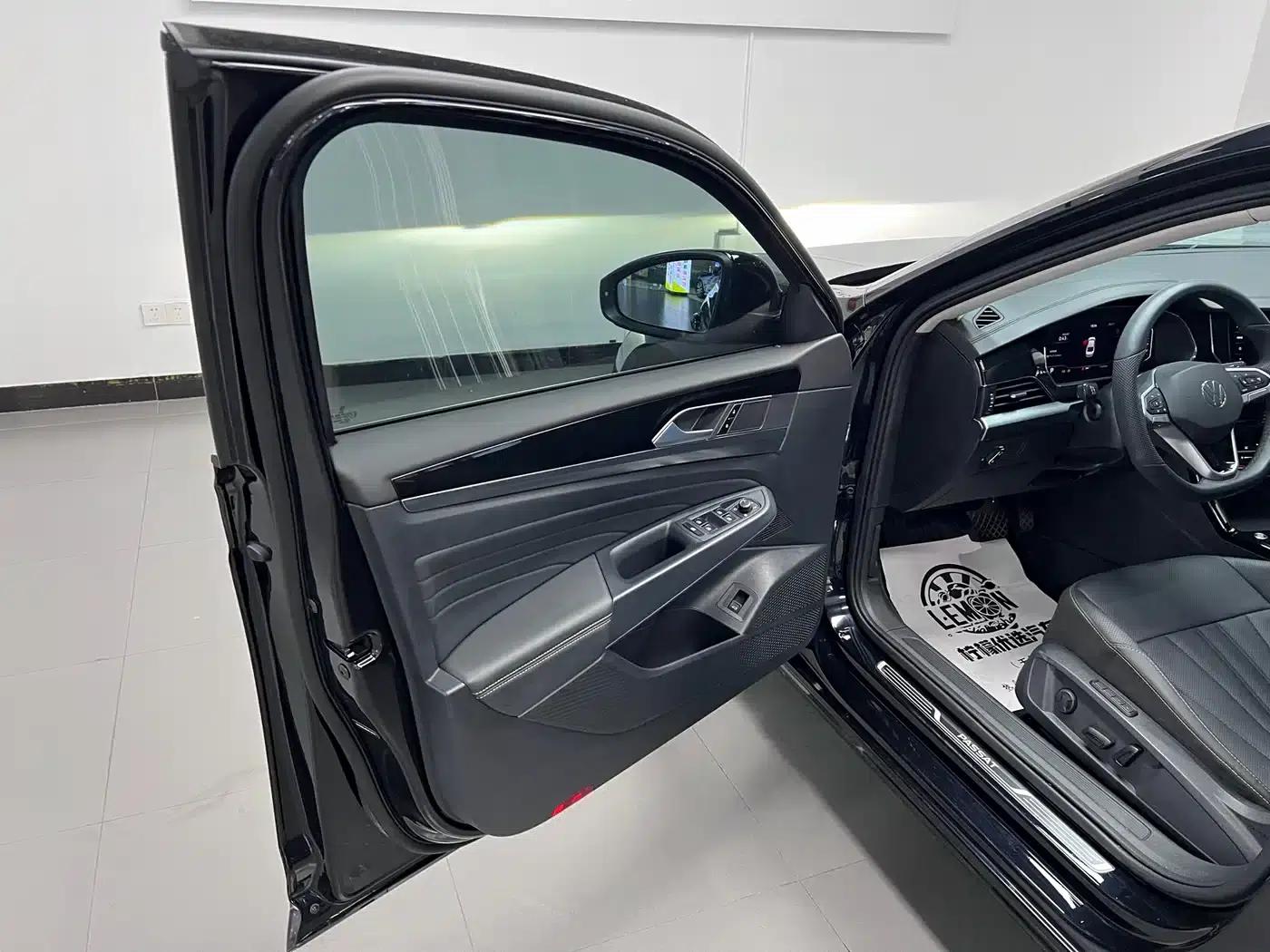 2025 Volkswagen Passat Outstanding Edition 330TSI Starry Sky Elite Edition — миниатюра 14