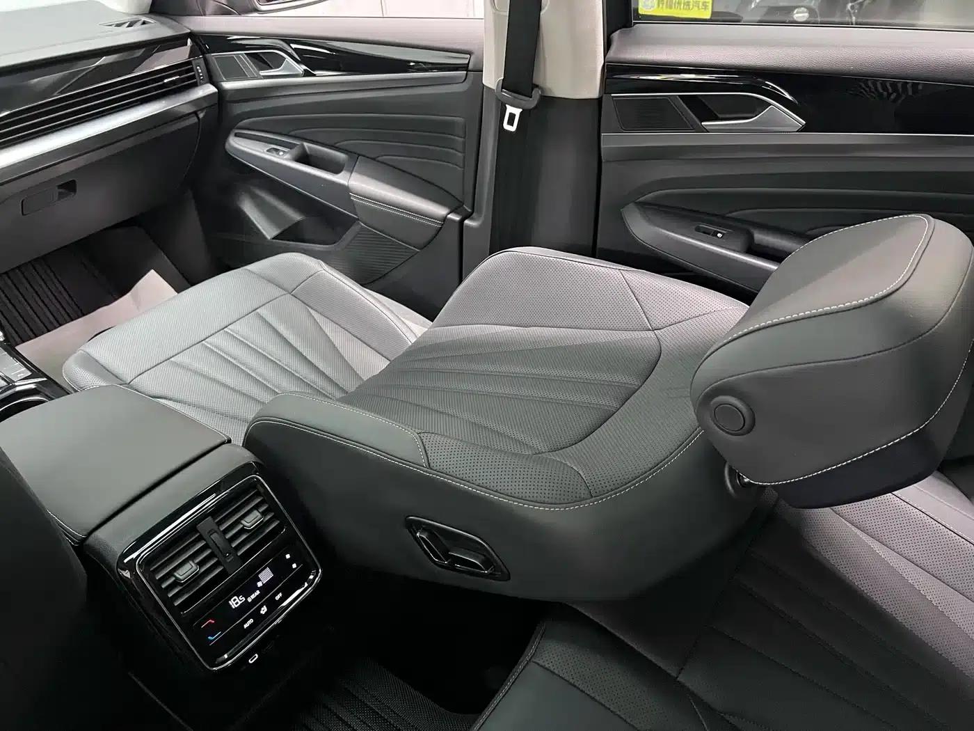 2025 Volkswagen Passat Outstanding Edition 330TSI Starry Sky Elite Edition — миниатюра 24