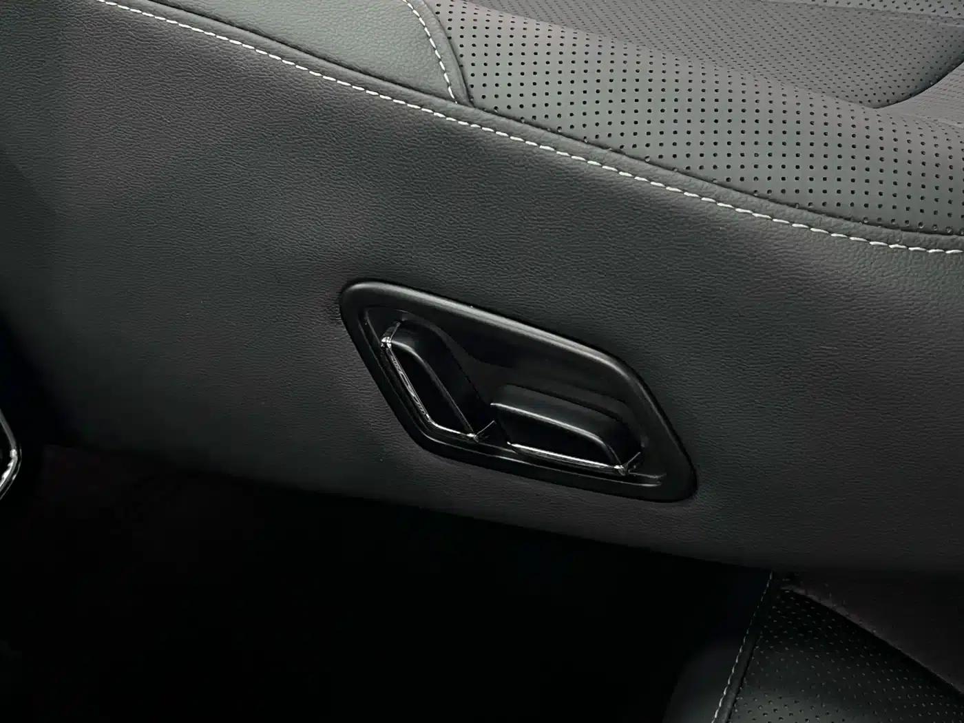 2025 Volkswagen Passat Outstanding Edition 330TSI Starry Sky Elite Edition — миниатюра 25