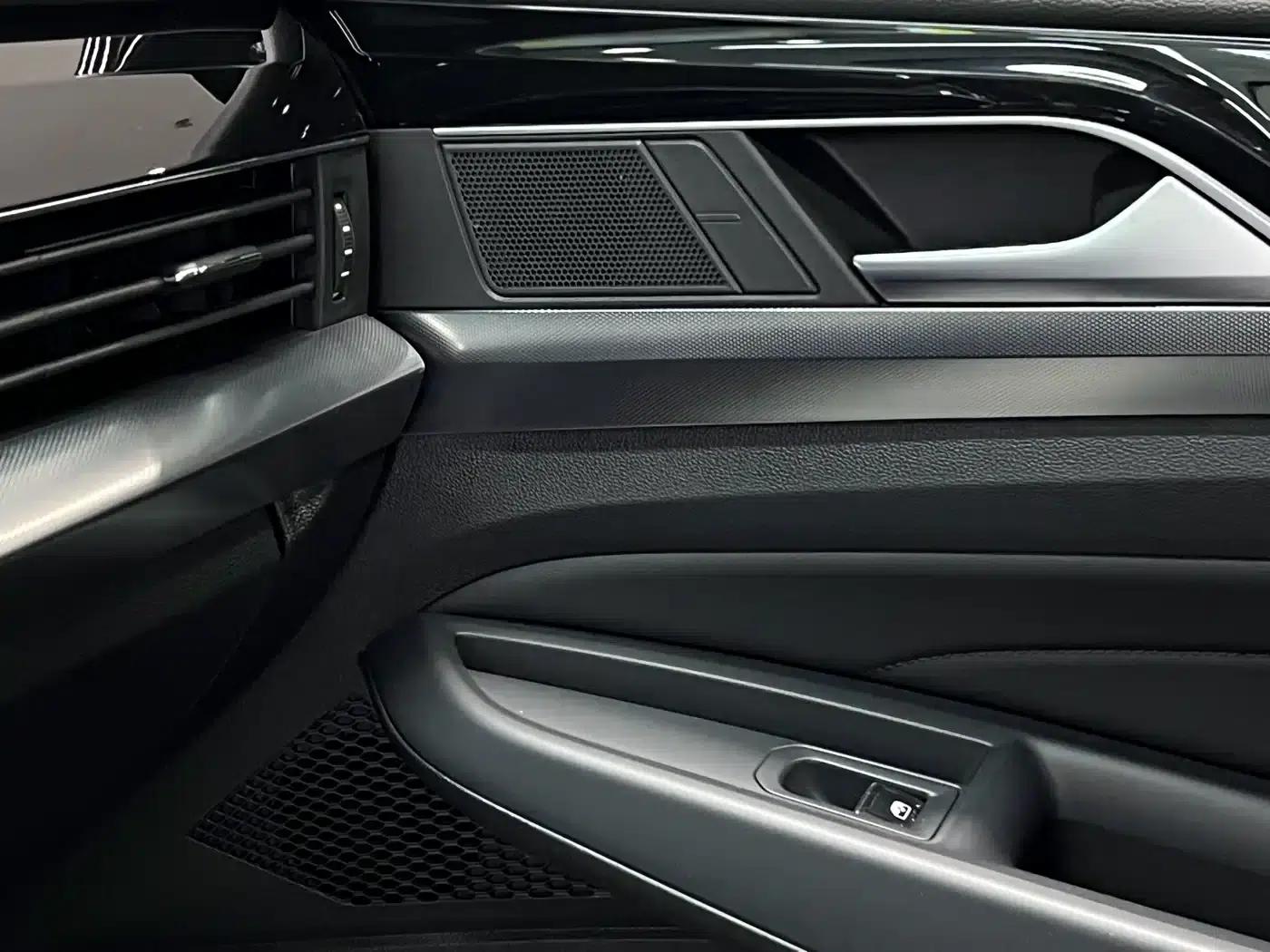 2025 Volkswagen Passat Outstanding Edition 330TSI Starry Sky Elite Edition — миниатюра 36