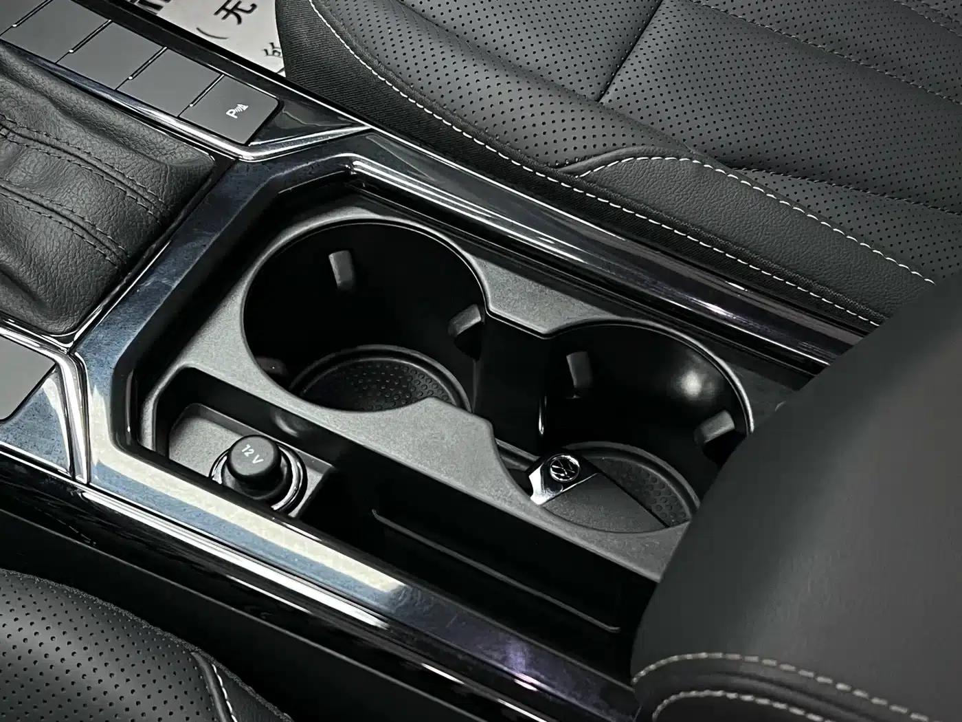 2025 Volkswagen Passat Outstanding Edition 330TSI Starry Sky Elite Edition — миниатюра 41