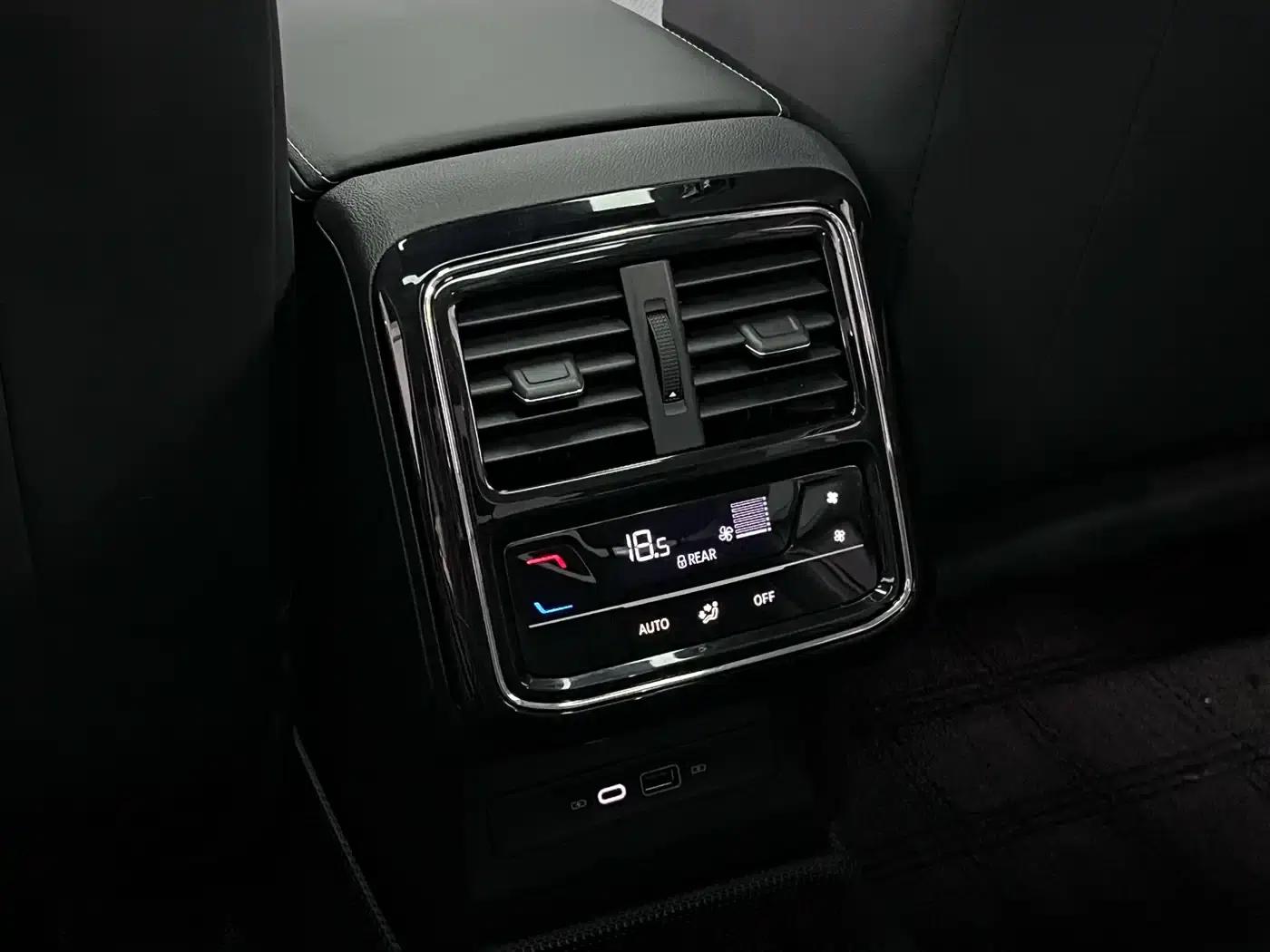 2025 Volkswagen Passat Outstanding Edition 330TSI Starry Sky Elite Edition — миниатюра 42