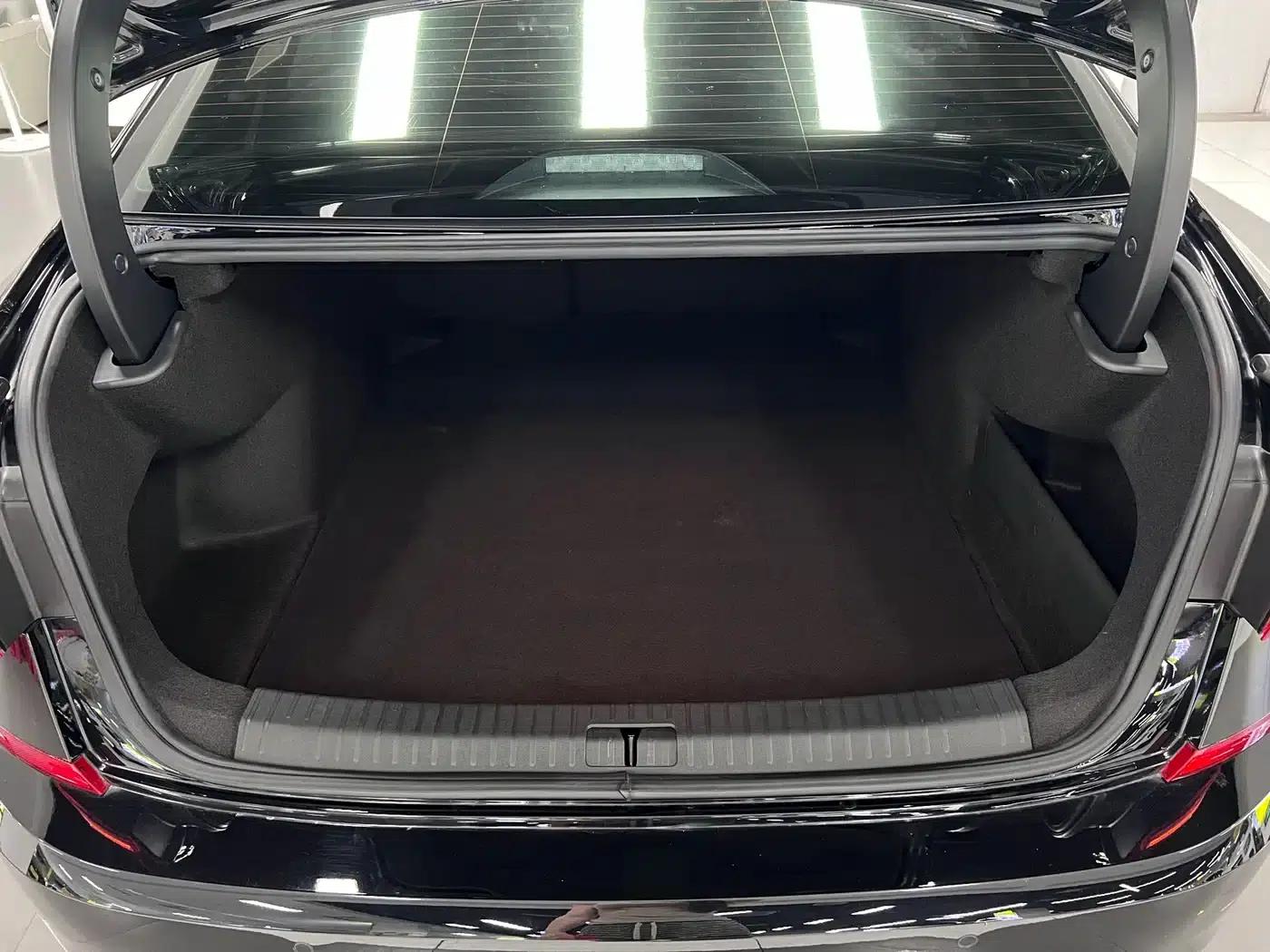 2025 Volkswagen Passat Outstanding Edition 330TSI Starry Sky Elite Edition — миниатюра 10