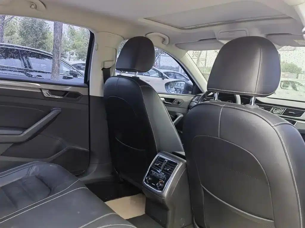 2017 Passat 330TSI DSG Premium Edition — миниатюра 12
