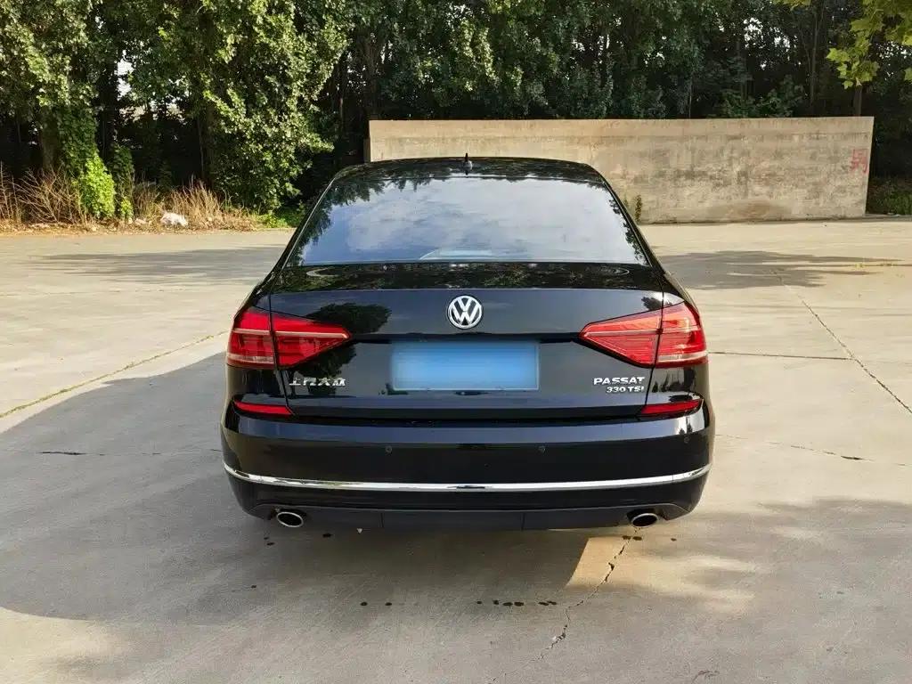 2017 Passat 330TSI DSG Premium Edition — миниатюра 5