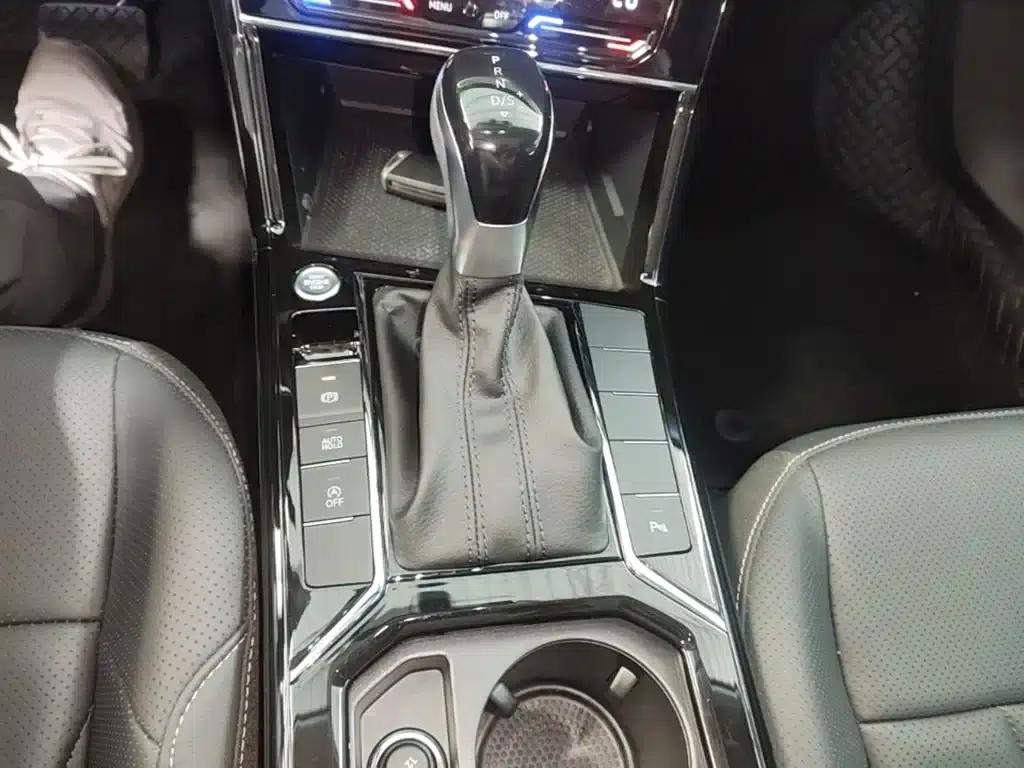 2025 Volkswagen Passat Outstanding Edition 330TSI Starry Sky Elite Edition — миниатюра 14