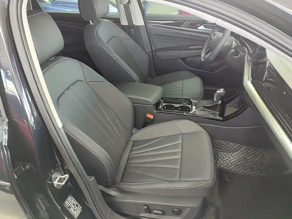 2025 Volkswagen Passat Outstanding Edition 330TSI Starry Sky Elite Edition — миниатюра 25