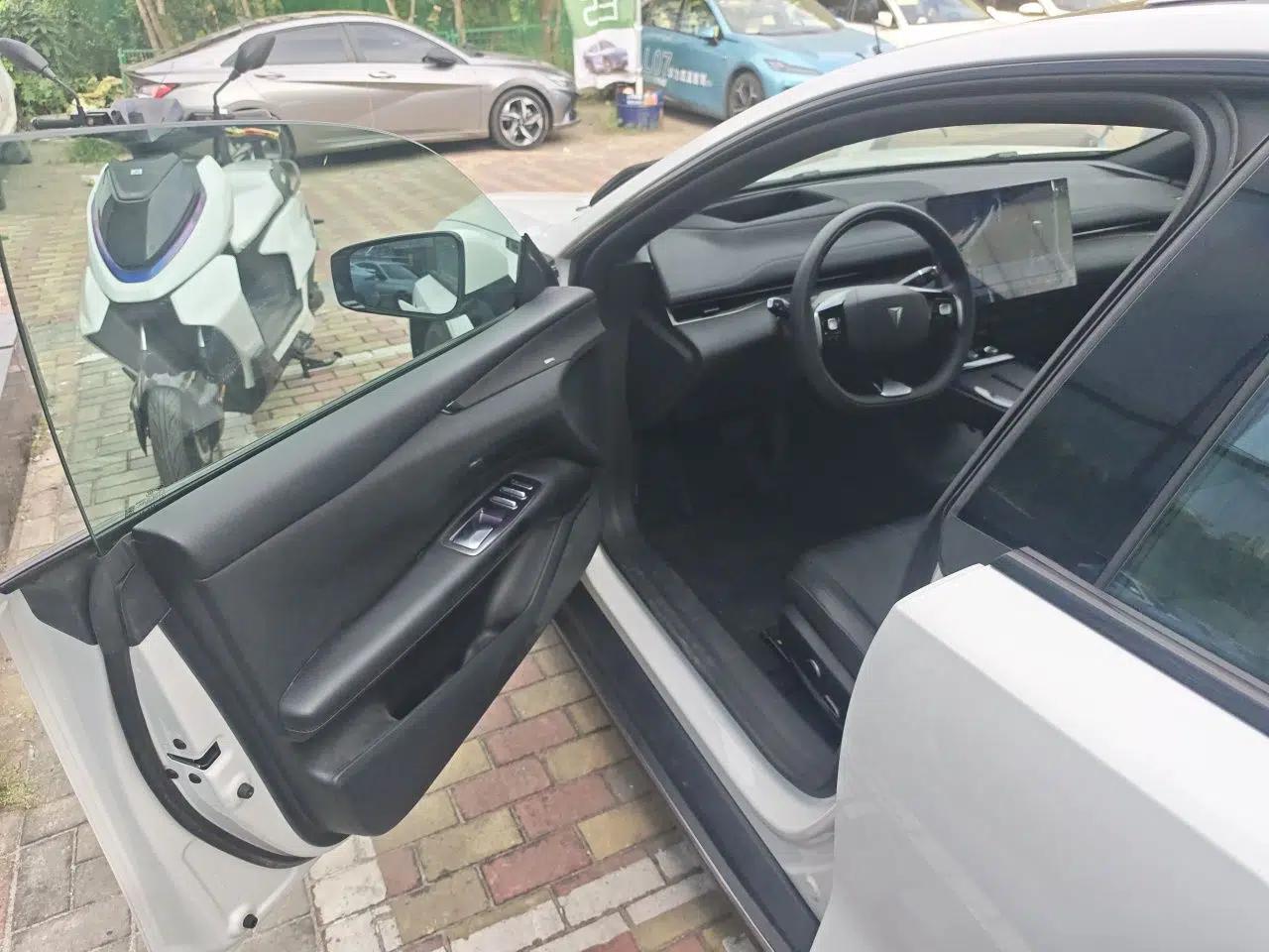 Deepal L07 2025 230 Ultra Qiankun Intelligent Driving ADS SE Range-Extended Version — миниатюра 16
