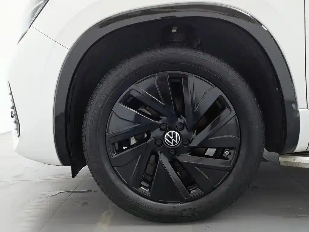 Tayron 2023 330TSI 2WD R-Line High-Performance Edition — миниатюра 17