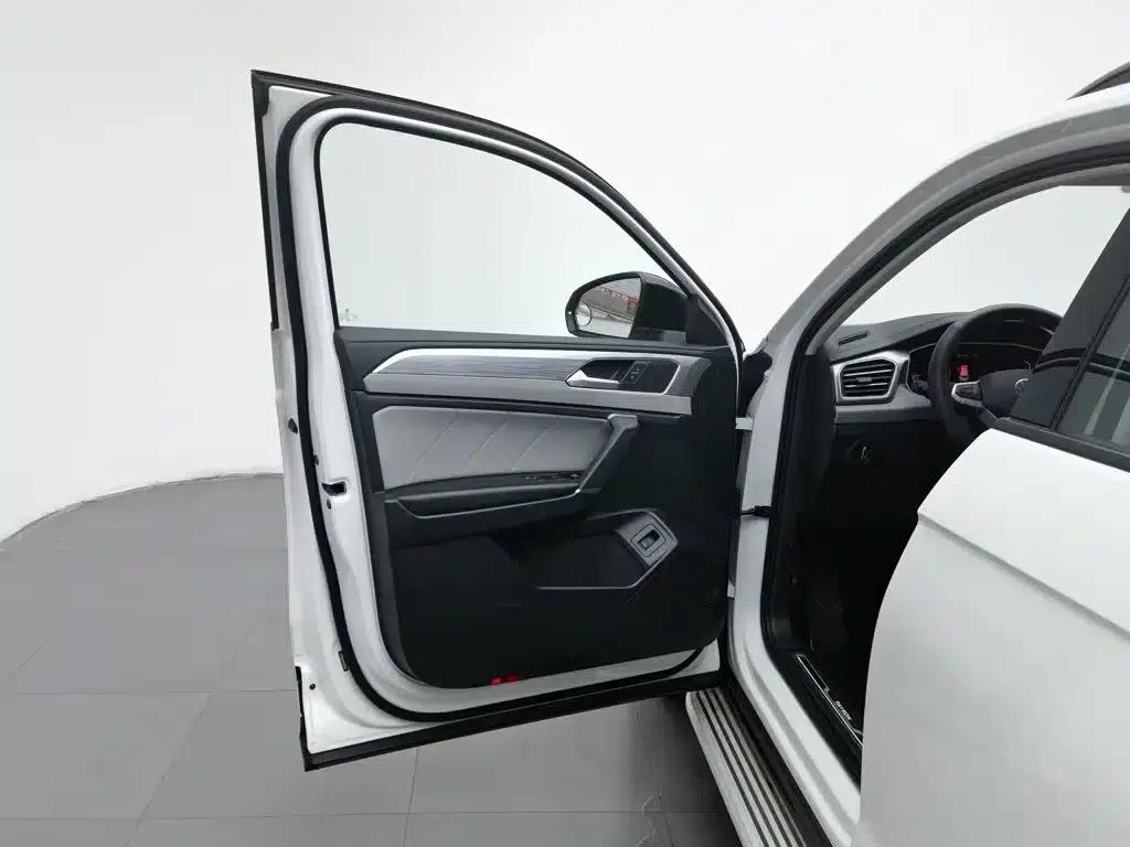 Tayron 2023 330TSI 2WD R-Line High-Performance Edition — миниатюра 8