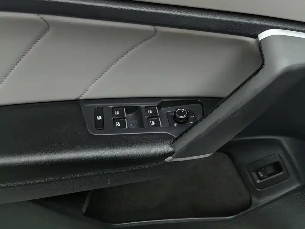 Tayron 2023 330TSI 2WD R-Line High-Performance Edition — миниатюра 9