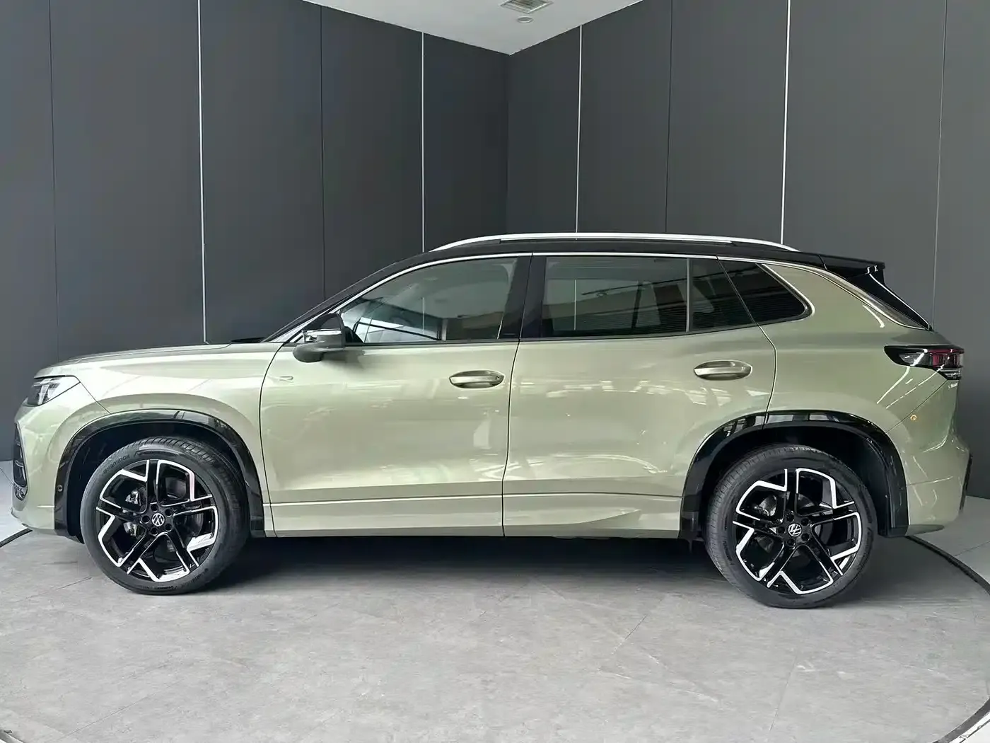 Tayron 2025 Model, Tayron L 380TSI 4WD Luxury Easy Package — миниатюра 4