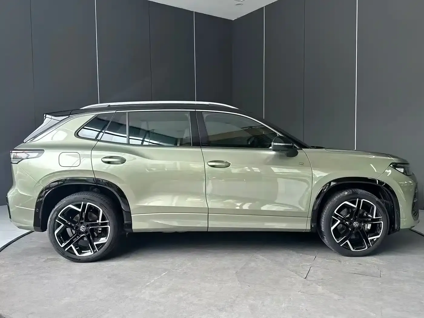 Tayron 2025 Model, Tayron L 380TSI 4WD Luxury Easy Package — миниатюра 5