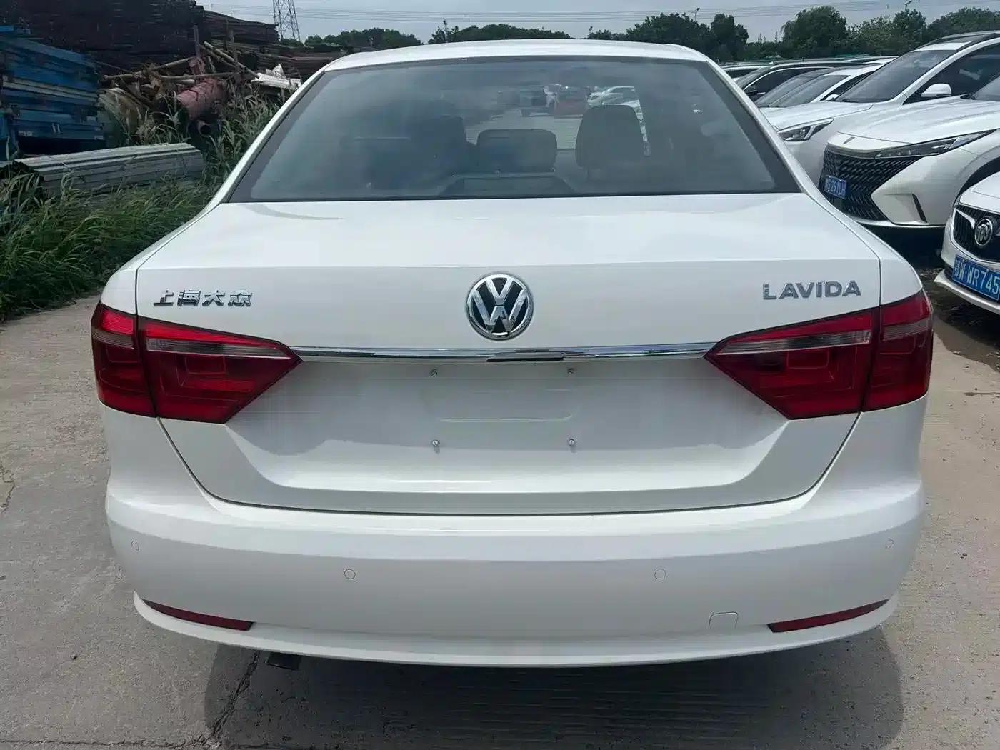 2013 Volkswagen Lavida Classic Facelift 1.6L Automatic Comfort Edition — миниатюра 4