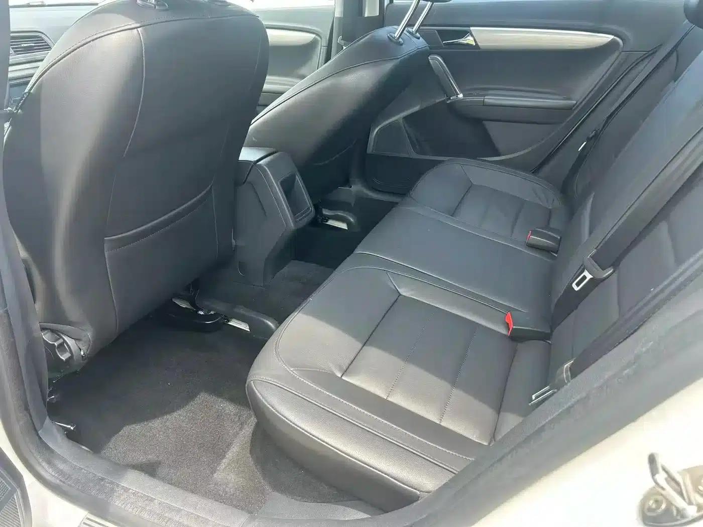 2013 Volkswagen Lavida Classic Facelift 1.6L Automatic Comfort Edition — миниатюра 10