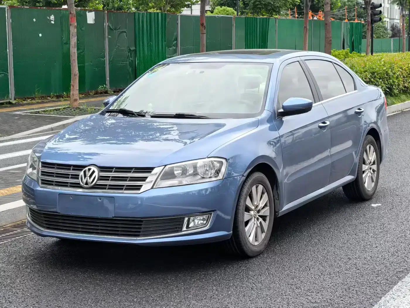 2013 Volkswagen Lavida Facelift 1.4TSI DSG Comfort Edition — миниатюра 1
