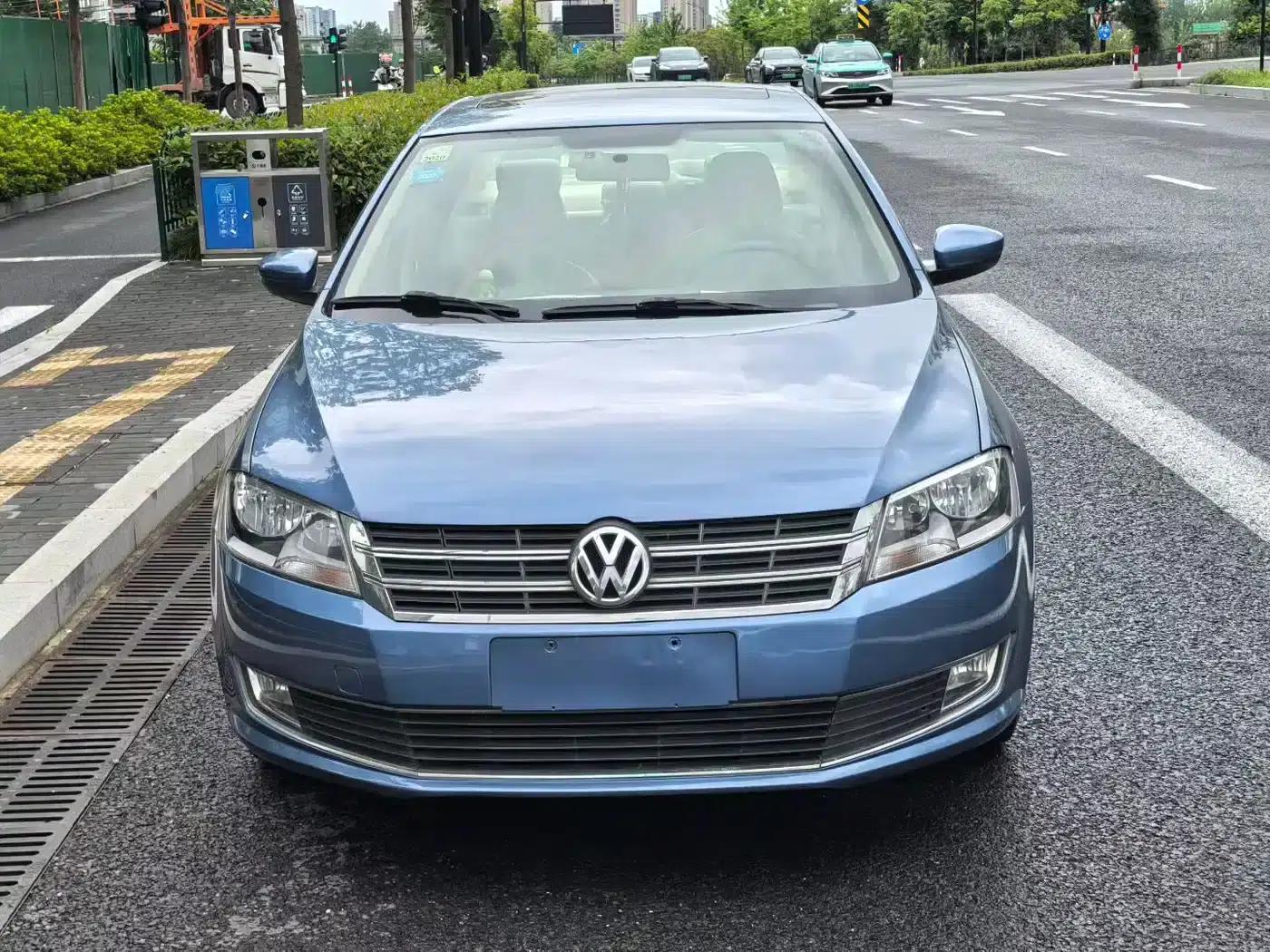2013 Volkswagen Lavida Facelift 1.4TSI DSG Comfort Edition — миниатюра 2