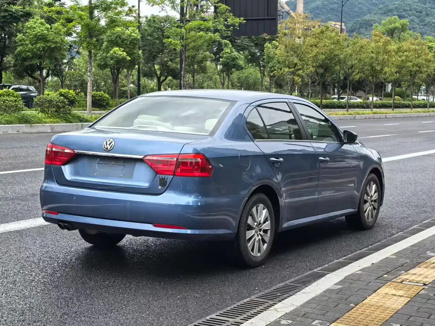 2013 Volkswagen Lavida Facelift 1.4TSI DSG Comfort Edition — миниатюра 4