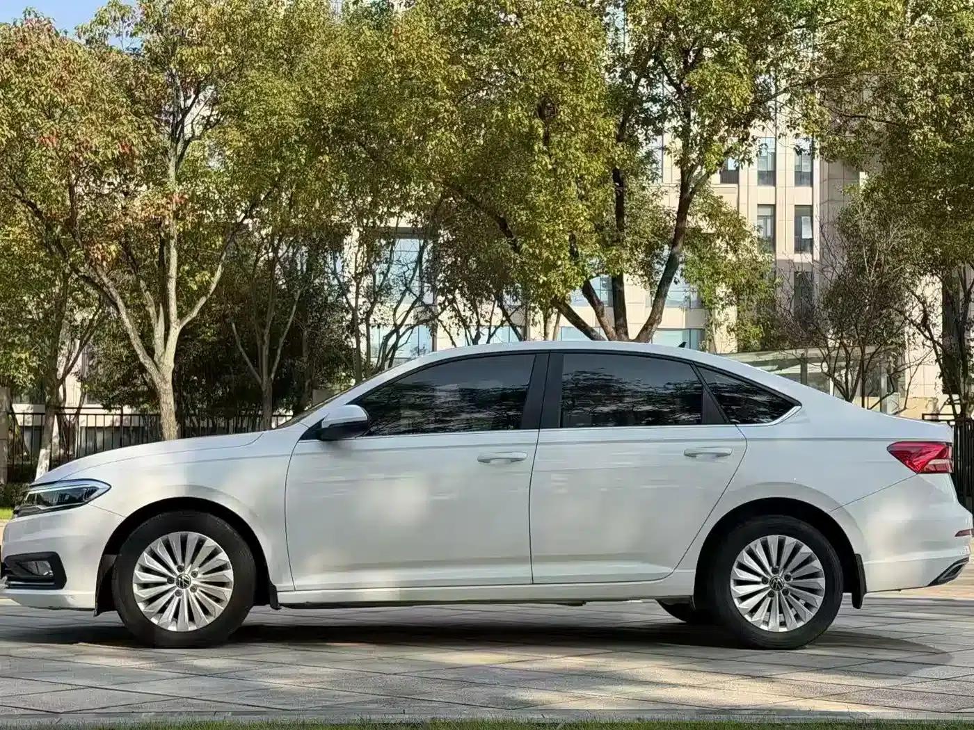 2021 Volkswagen Lavida 1.5L Manual Comfort Edition — миниатюра 3