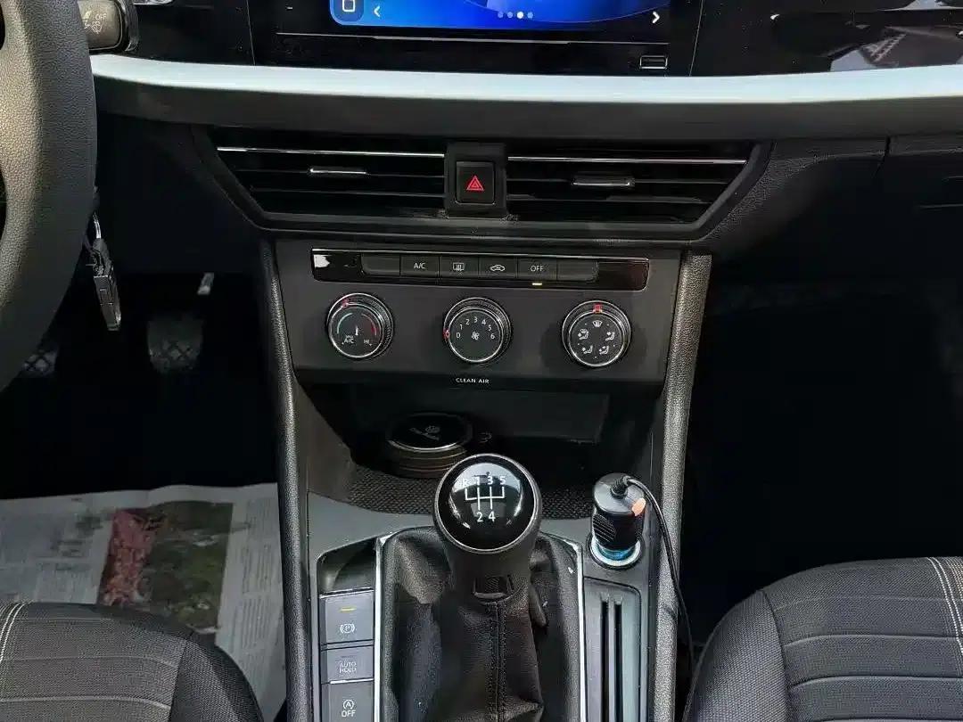 2021 Volkswagen Lavida 1.5L Manual Comfort Edition — миниатюра 6
