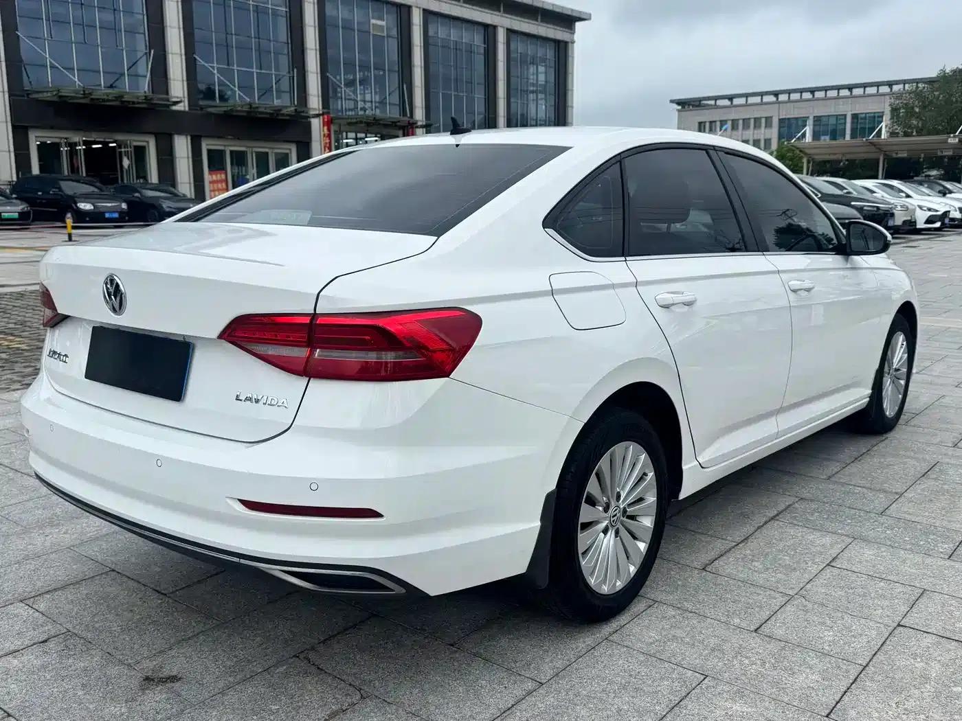 2019 Volkswagen Lavida 1.5L Automatic Comfort Edition (China VI Emission Standard) — миниатюра 3