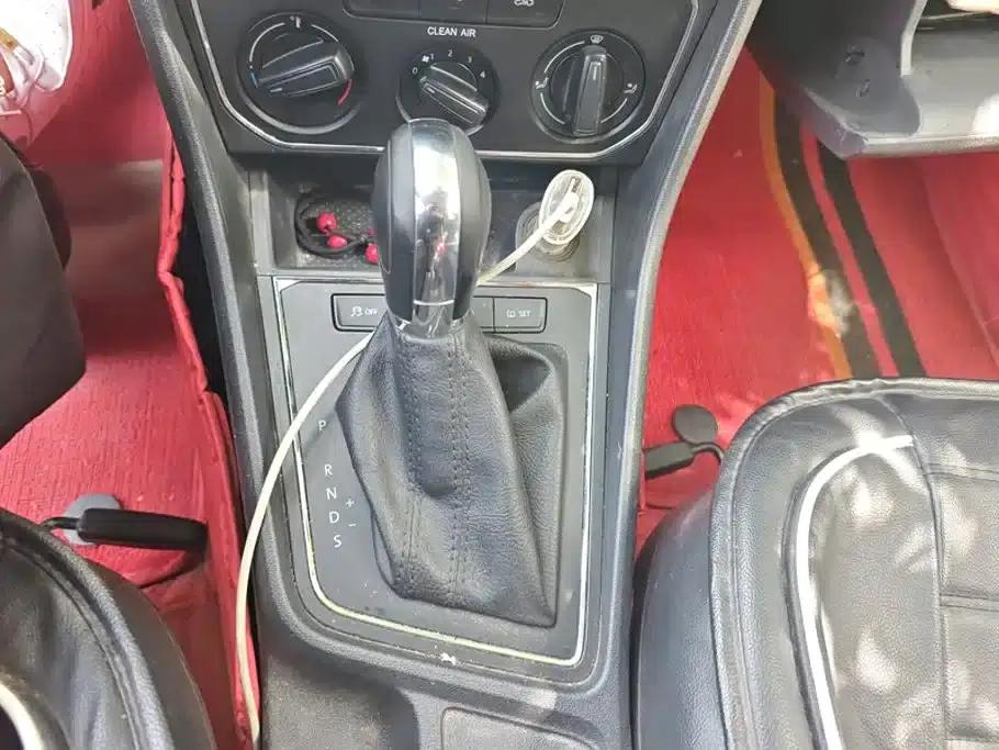 2015 Volkswagen Lavida 1.6L Automatic Comfort Edition — миниатюра 16