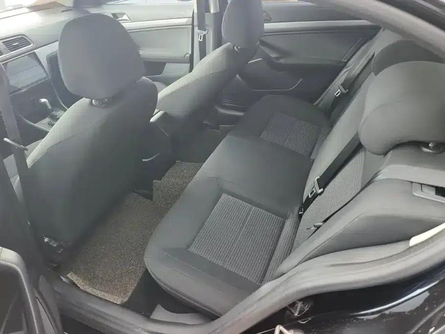 2017 Volkswagen Lavida 1.6L Automatic Fashion Edition — миниатюра 11