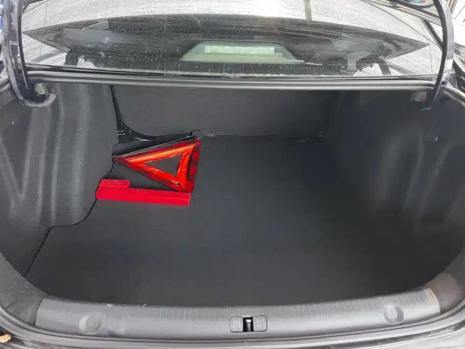 2017 Volkswagen Lavida 1.6L Automatic Fashion Edition — миниатюра 4