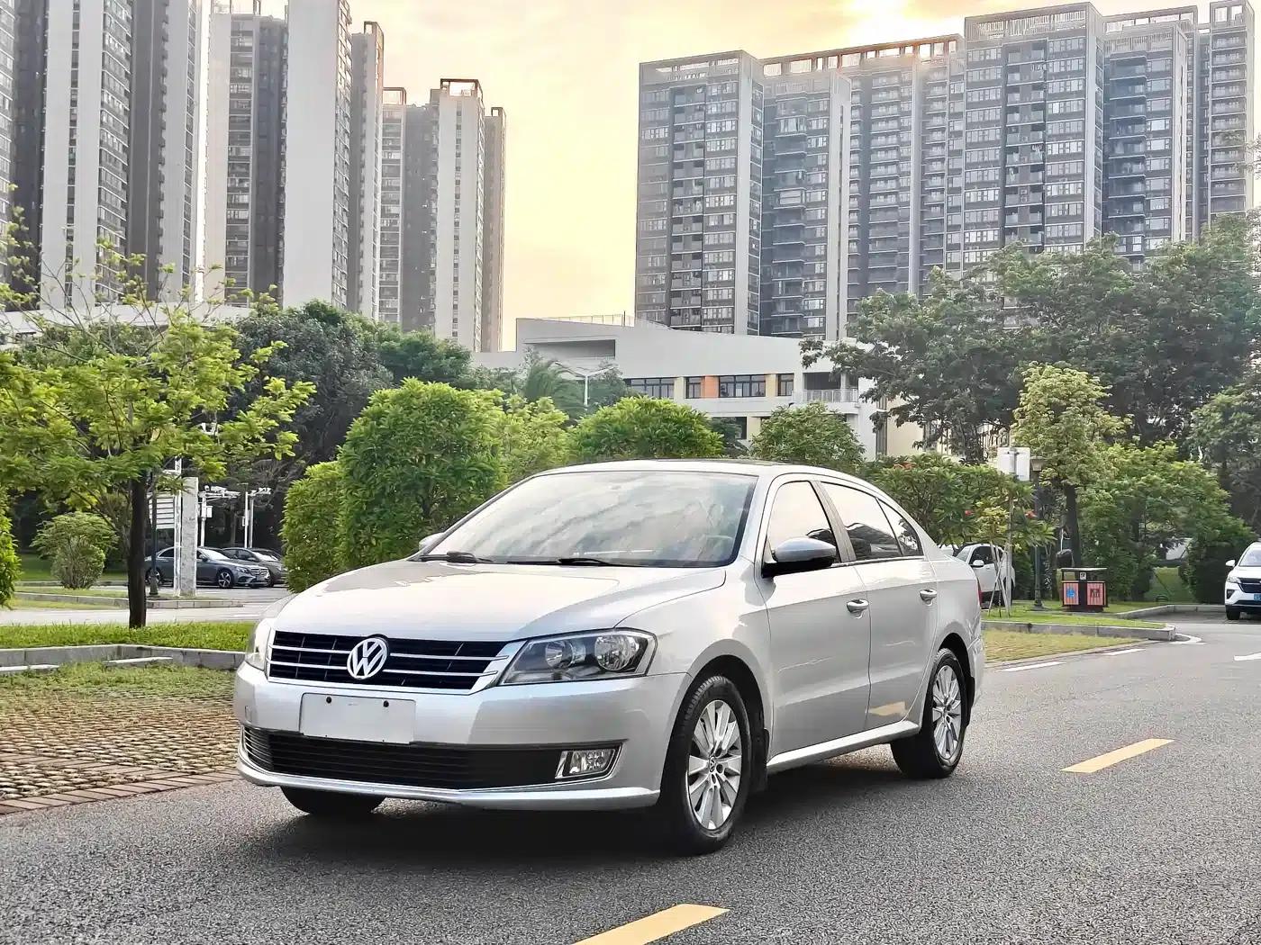 2013 Volkswagen Lavida Facelift 1.4TSI DSG Comfort Edition — миниатюра 2