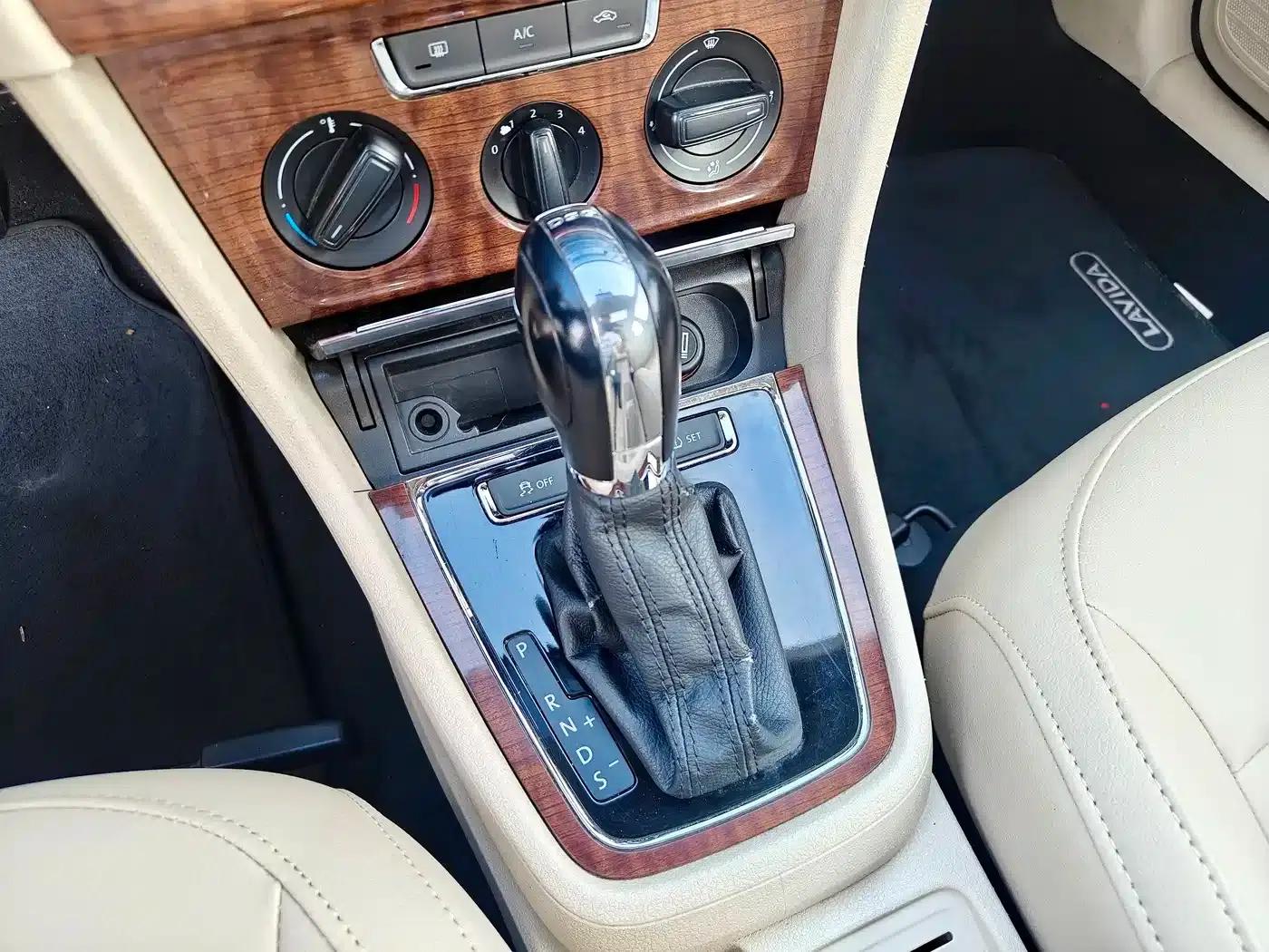 2013 Volkswagen Lavida Facelift 1.4TSI DSG Comfort Edition — миниатюра 18
