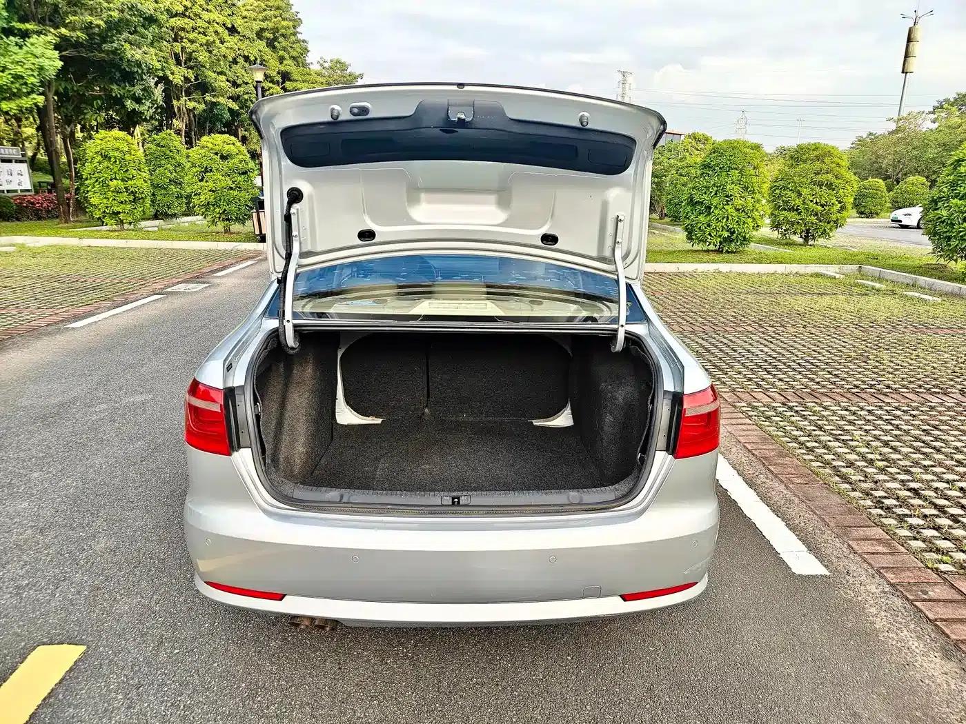 2013 Volkswagen Lavida Facelift 1.4TSI DSG Comfort Edition — миниатюра 9