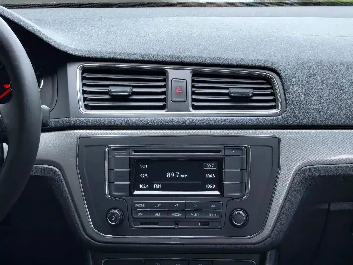 2017 Volkswagen Lavida 1.6L Automatic Comfort Edition — миниатюра 13