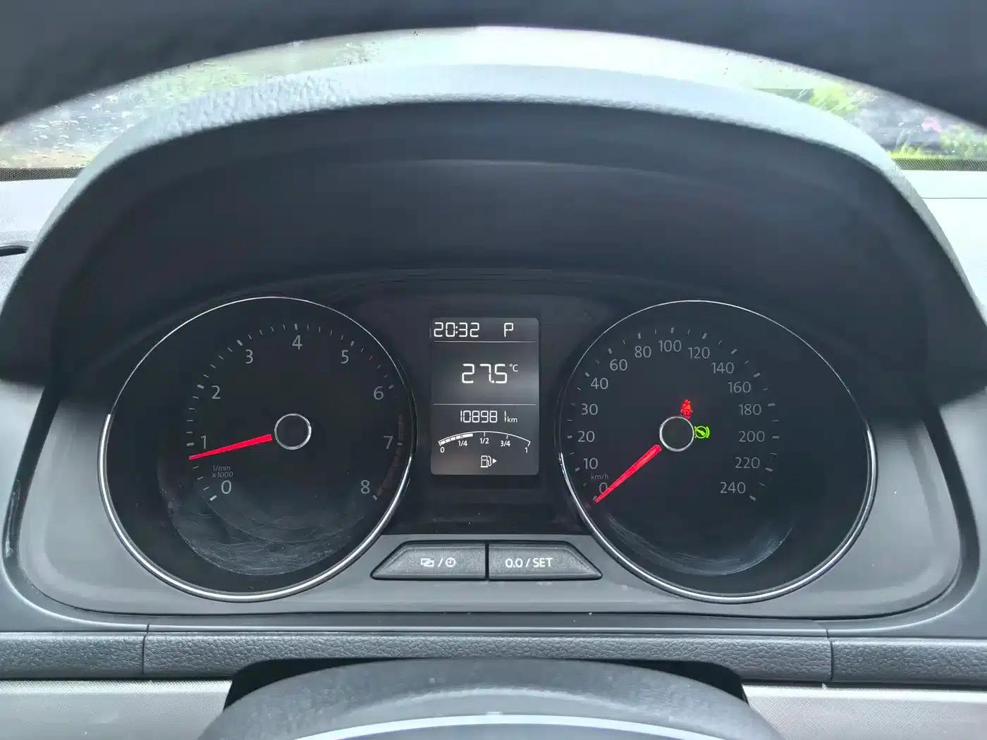 2017 Volkswagen Lavida 1.6L Automatic Comfort Edition — миниатюра 16
