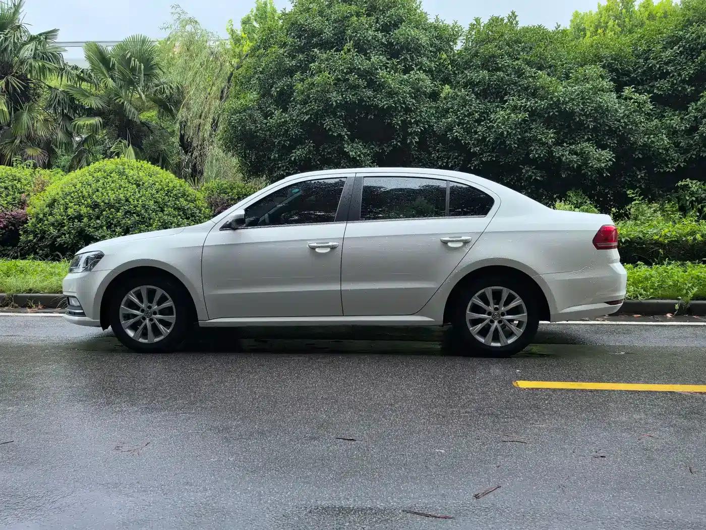2017 Volkswagen Lavida 1.6L Automatic Comfort Edition — миниатюра 4