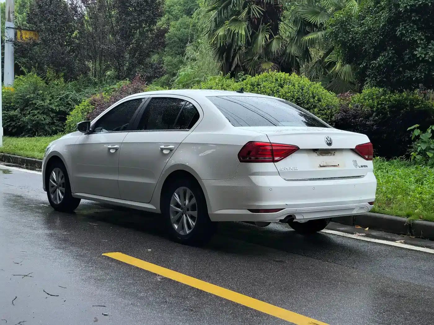2017 Volkswagen Lavida 1.6L Automatic Comfort Edition — миниатюра 5