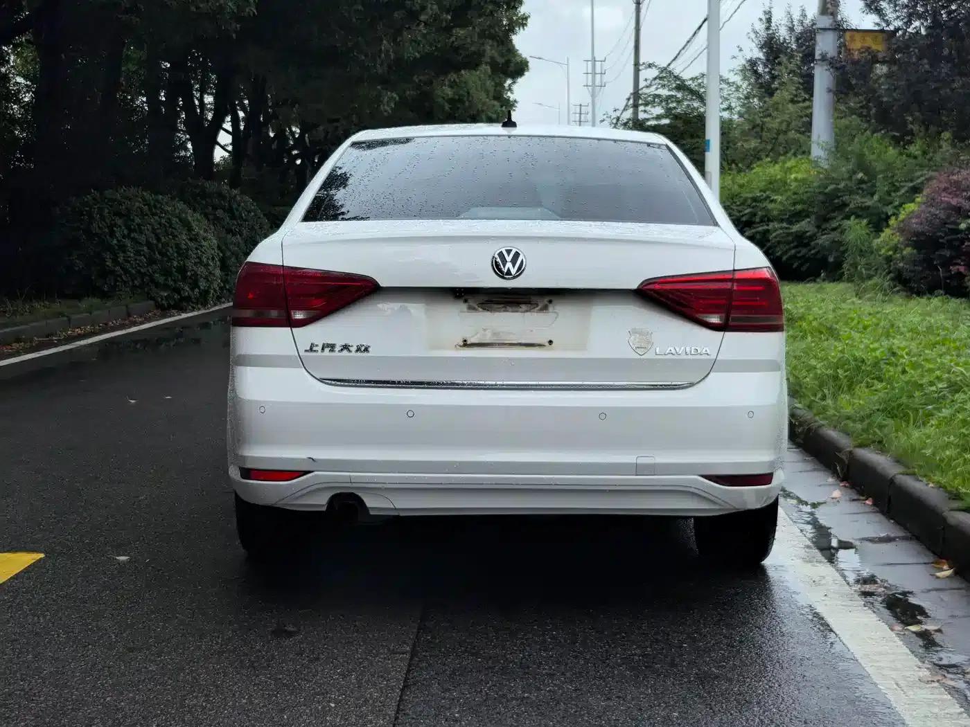 2017 Volkswagen Lavida 1.6L Automatic Comfort Edition — миниатюра 6