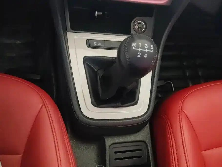 2013 Volkswagen Lavida Classic Facelift 1.6L Manual Fashion Edition — миниатюра 16