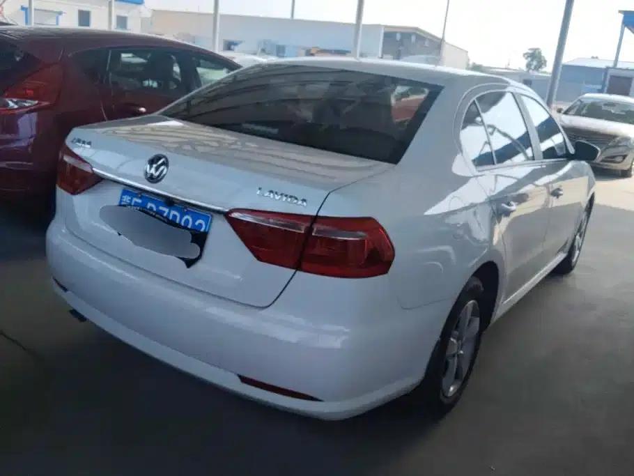 2013 Volkswagen Lavida Classic Facelift 1.6L Manual Fashion Edition — миниатюра 3