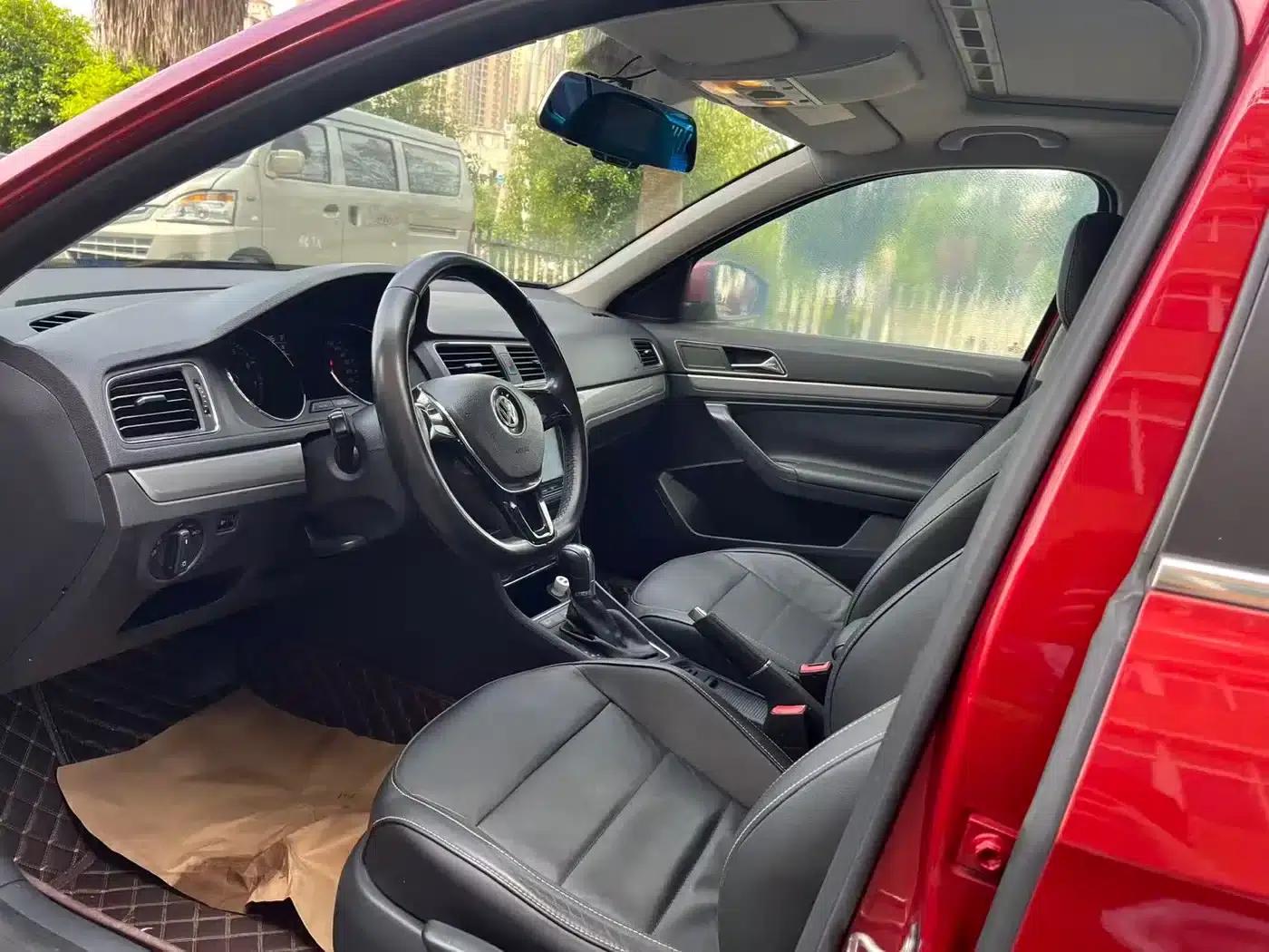 2015 Volkswagen Lavida 1.6L Automatic Comfort Edition — миниатюра 4