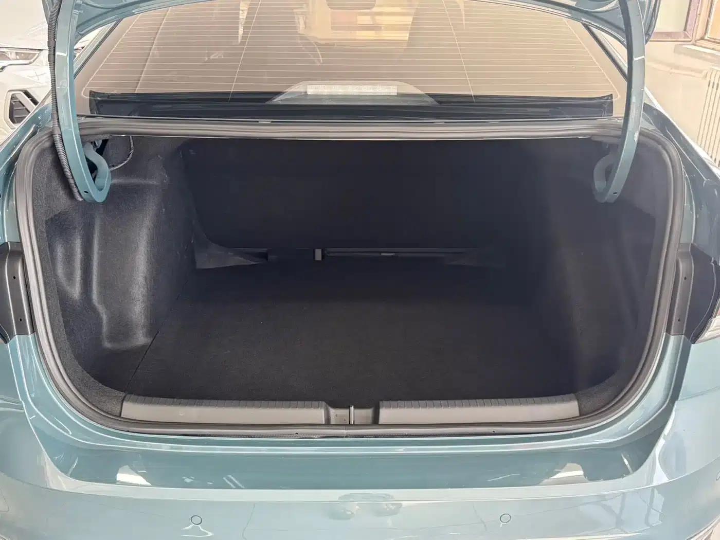 2023 Volkswagen Lavida New Elite 1.5L Automatic Wish Edition — миниатюра 19
