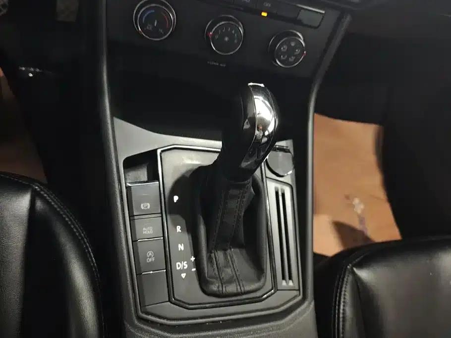 2022 Volkswagen Lavida 1.5L Automatic Fashion Edition — миниатюра 16